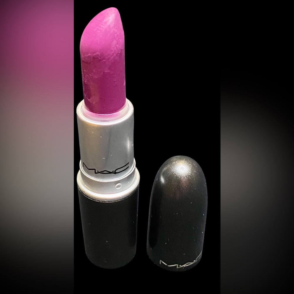 MAC LIPSTICK STRONG WOMAN